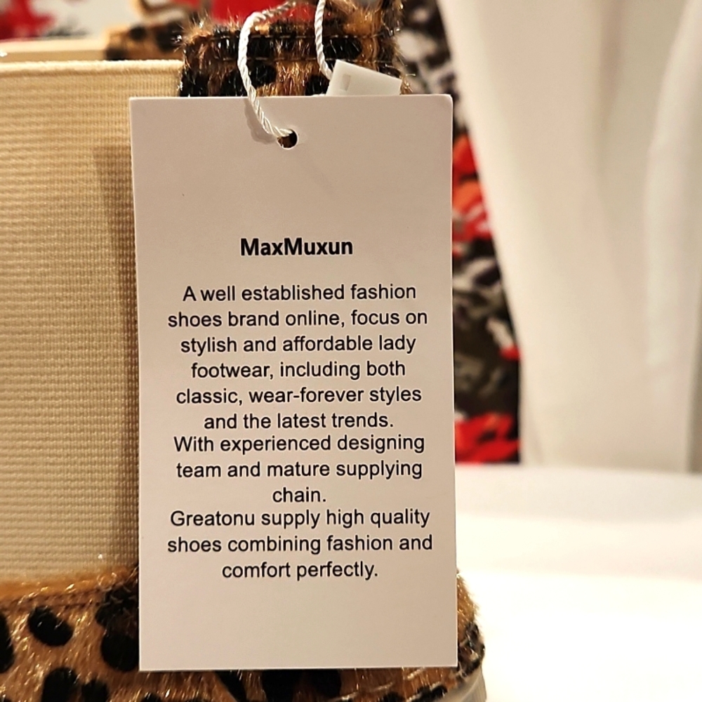 MAX MUXUM WOMANS NEW ASSORTED SIZES LEOPARD & BEIGE DUCK BOOTS. FINAL PRICE - Picture 2 of 9